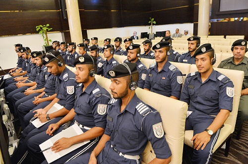 طلبة كلية الشرطة يشاركون في ندوة لـ " الإمارات للدراسات والبحوث الاستراتيجية"